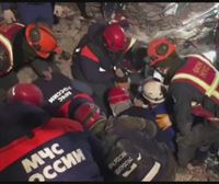 Los equipos de rescate logran liberar a ocho supervivientes seis días después del terremoto