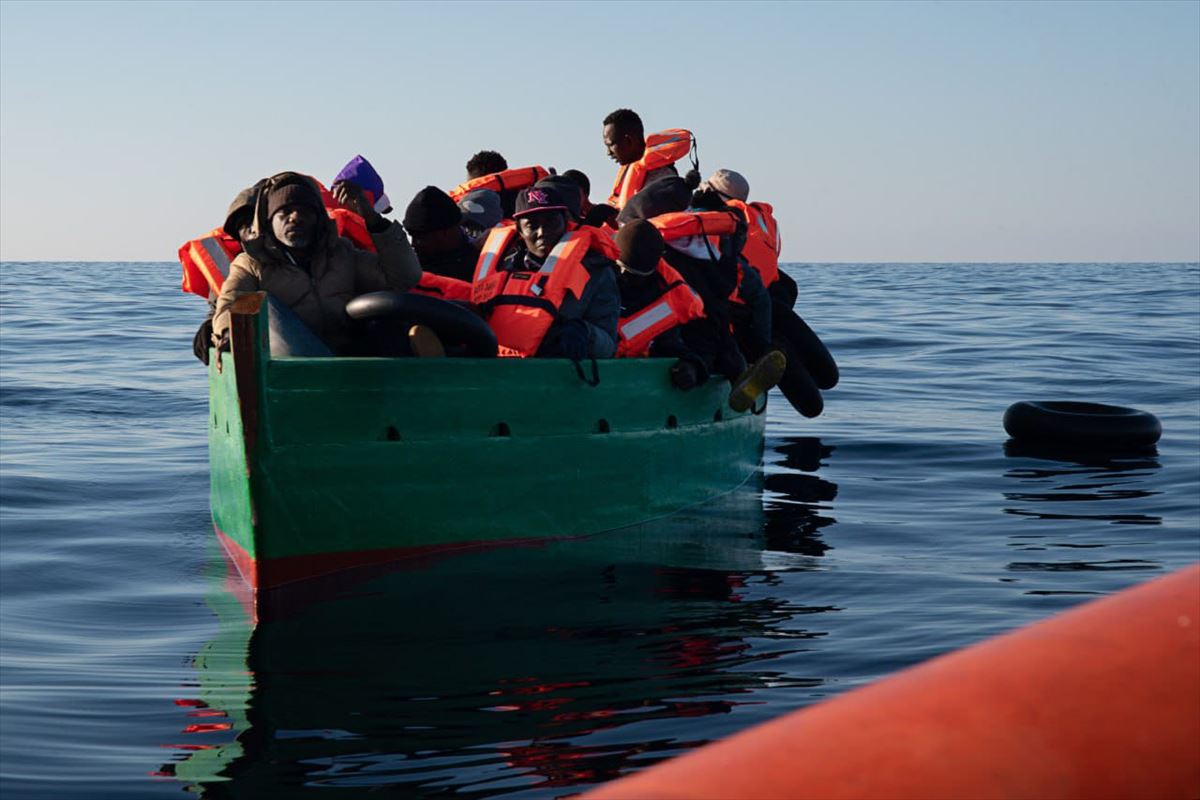 Un rescate efectuado por el buque vasco Aita Mari en el Mediterráneo.