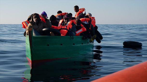 Un rescate efectuado por el buque vasco Aita Mari en el Mediterráneo.