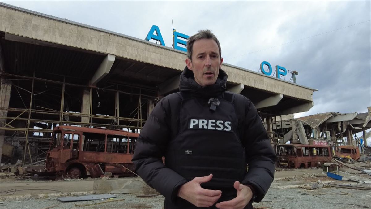 En el aeropuerto de Jersón, Mikel Reparaz ha sido testigo de la destrucción. Foto: EITB Media.