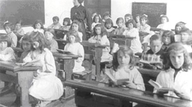 Isabel Mellén: "La educación femenina en el s.XIX fue muy mínima, mermada y condicionada"