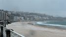 Un fino manto de nieve cubre la playa de la Concha cinco años después