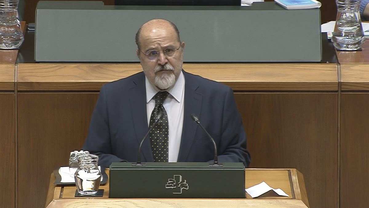 Txarli Prieto. Imagen obtenida de un vídeo del Parlamento Vasco.