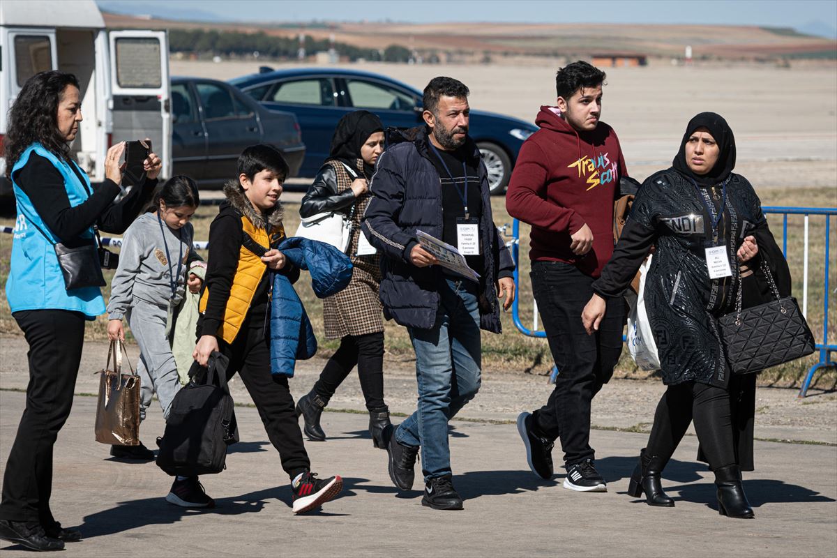 Los refugiados sirios afectados por el terremoto, en su llegada a Madrid. Foto: EFE