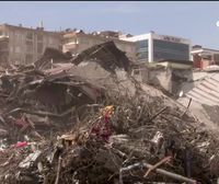 Un mes después de los terremotos, el futuro de los supervivientes está lleno de incertidumbre
