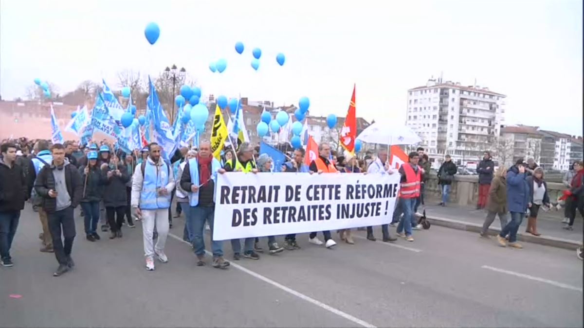 Erreformaren kontra Parisen otsailaren 11n egindako manifestazioa. 