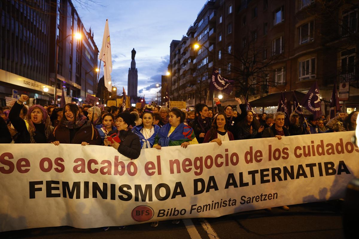 Una multitudinaria marcha denuncia en Bilbao que el actual sistema de cuidados "explota" a las mujeres