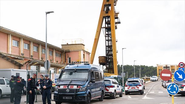 Esquadra Mossoak istripua gertatu den Suria udalerriko meateagiaren kanpoaldean. Argazkia: EFE