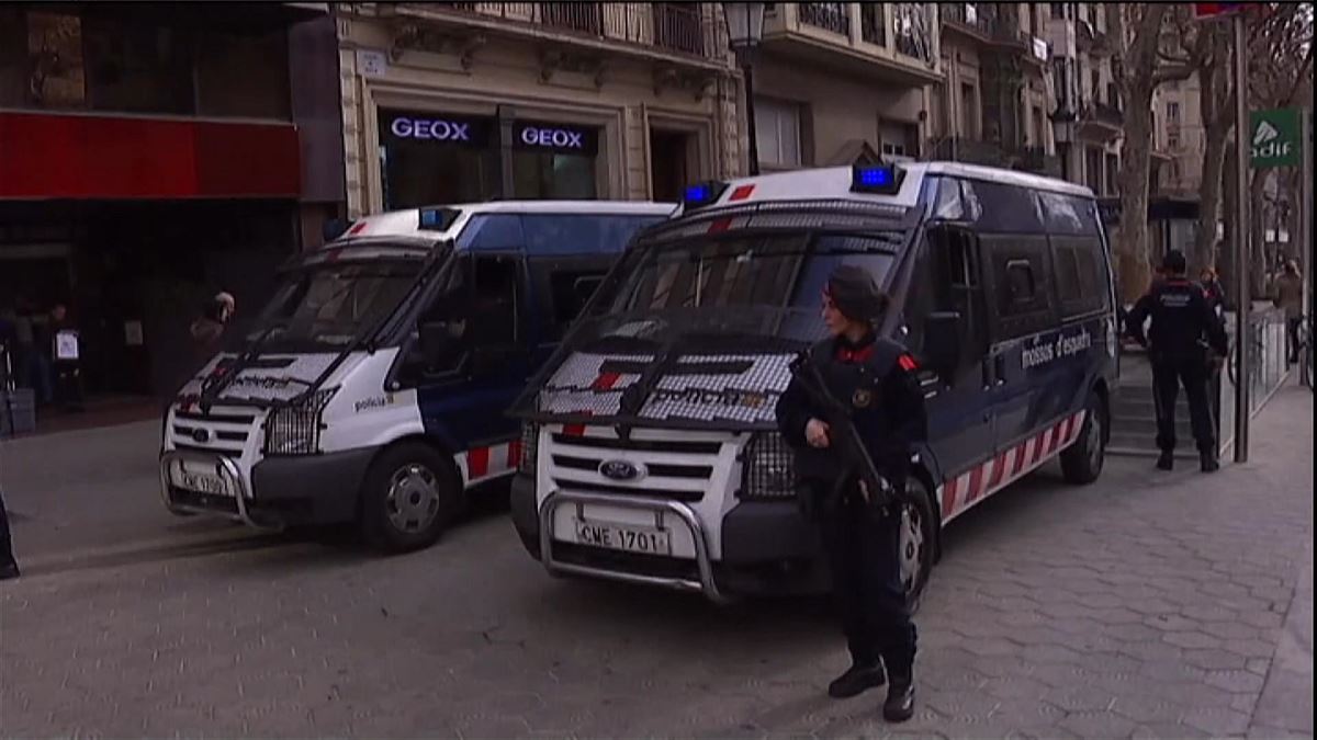 Mossos d'Esquadra de Barcelona. Imagen extraída del vídeo.