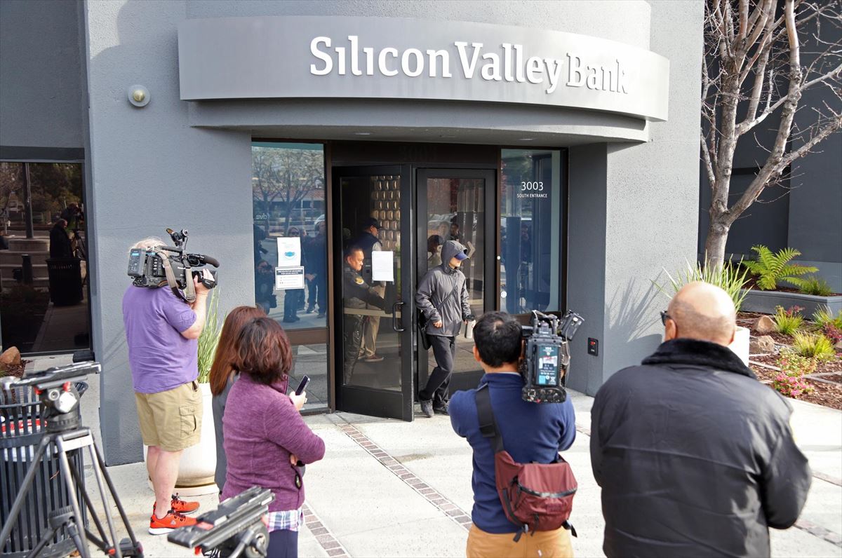 Silicon Valley Banken (SVB) bulegoak Santa Claran, Kalifornia (AEB). Argazkia: EFE