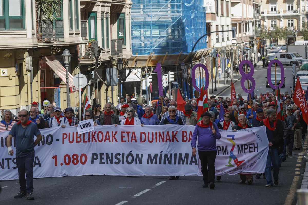 El movimiento de pensionistas de Bizkaia inició el lunes en Bilbao un ayuno y encierro. Foto: EFE