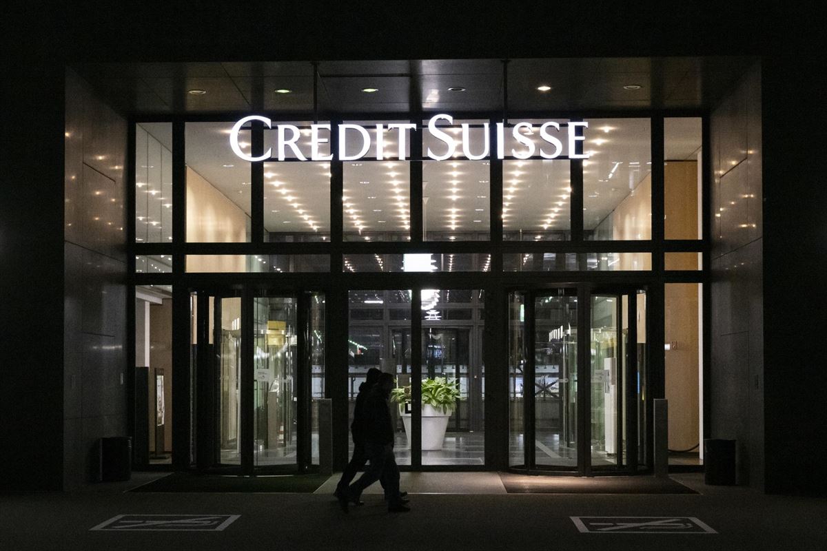 Credit Suisse cierra con caídas del 24 % que conmocionan a la banca europea