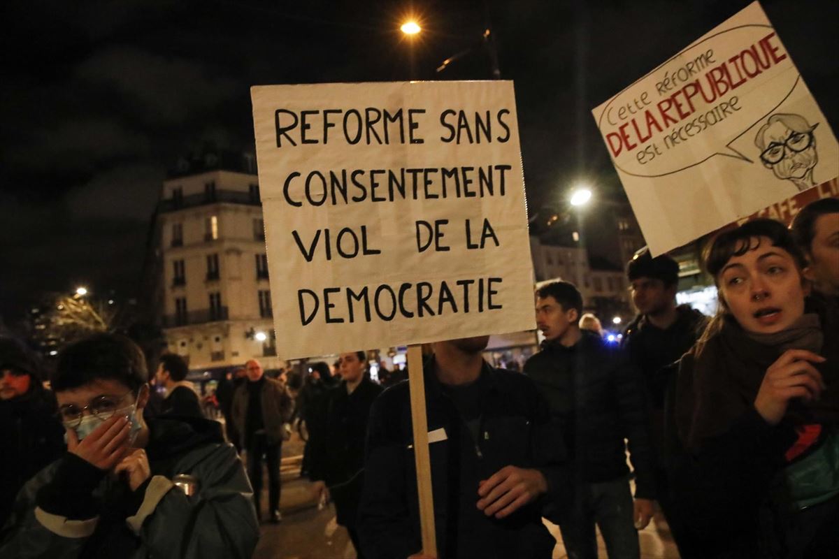 Manifestantes protestando en París. Foto: EFE