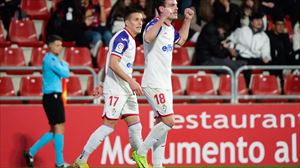 El Eibar se afianza en el liderato tras remontar en la segunda parte (2-3)