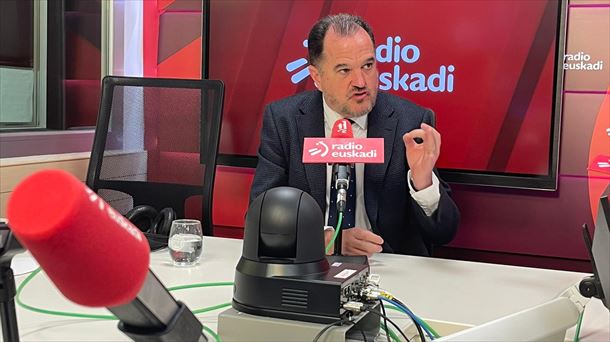 Entrevista a Carlos Iturgaiz en Radio Euskadi