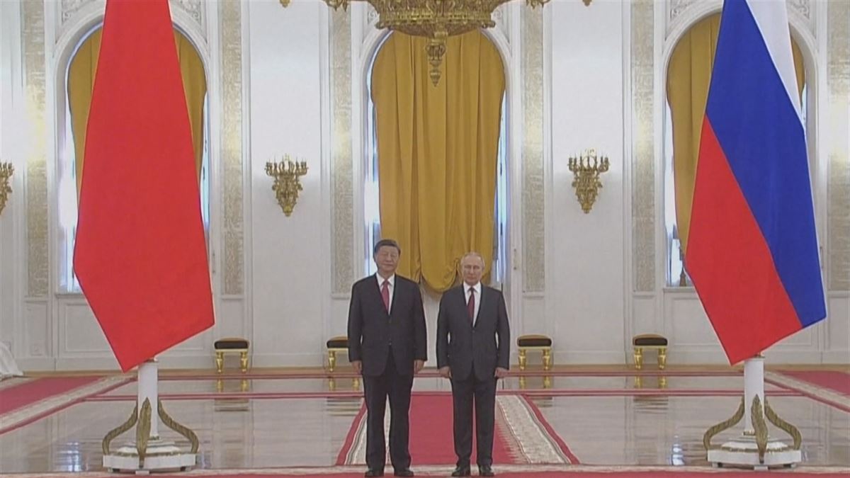 Xi Jinping eta Vladimir Putin. Agentzietako bideo batetik ateratako irudia.