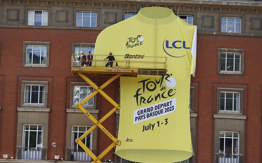 Bilbao se engalana con los colores del Tour. Foto: EFE