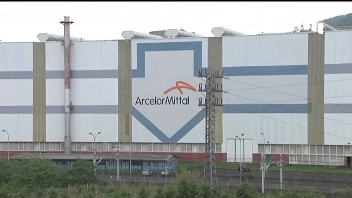 ArcelorMittal enpresak Etxebarrin duen lantegia. Artxiboko irudia: EITB Media
