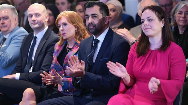 Humza Yousaf, en el centro. Foto: EFE