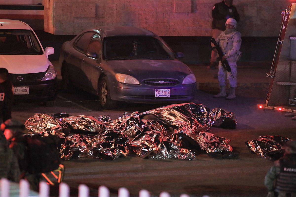 Cuerpos de las personas fallecidas en el incendio de Ciudad Juárez. Foto: EFE