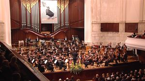 Euskadiko Orkestraren lehen kontzertua Polonian, jendez lepo dagoen entzunareto batean