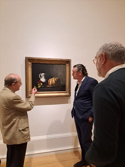 Admirando alguna obra