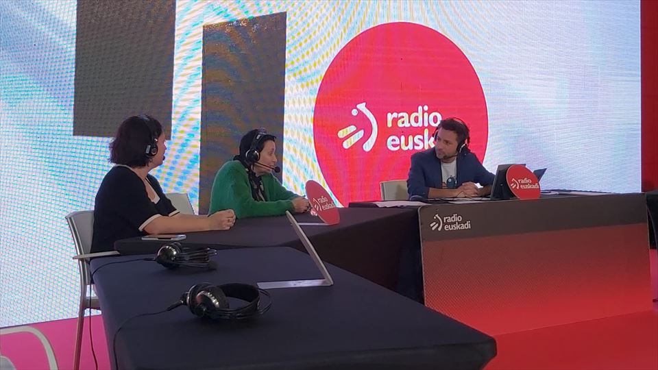 Jone Goirizelaia y Eva Caballero