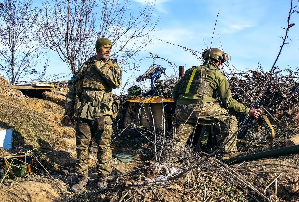 Soldados ucranianos en Bajmut, a prinicipios de mes. Foto de archivo: EFE