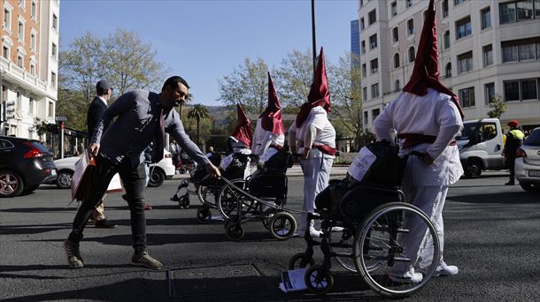 Bizkaiko adinekoen egoitzetako langileen mobilizazioa. Foto: EFE.