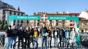 Gure Esku lanza una campaña de crowdfunding para crear en el Tour de Francia una ikurriña gigante