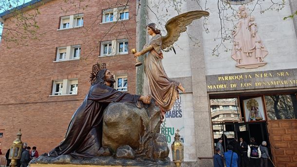 últimos preparativos para la Procesión del Silencio de este Jueves Santo.