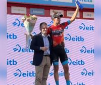 Mikel Landa recibe el Premio EITB al mejor ciclista vasco de la Itzulia