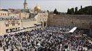 Cientos de fieles palestinos se atrincheran en la mezquita de Al Aqsa