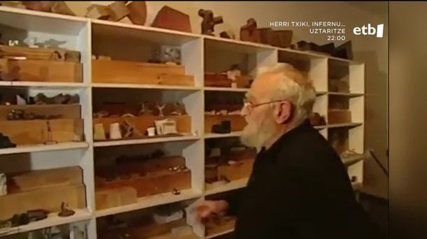 Gaur 20 urte hil zen Oteiza artista polifazetikoa
