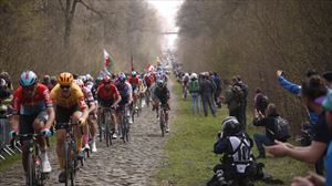 2023ko Paris-Roubaix klasikoaren galtzada-harrizko 29 sektoreetan txirrindulariek bizitako 'infernua'
