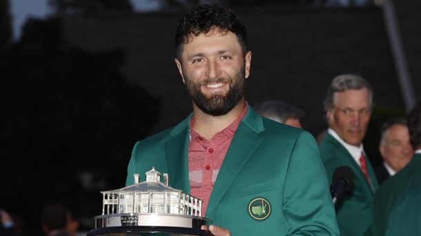 Jon Rahm, con la chaqueta verde que viste el ganador del Masters de Augusta. Foto: EFE.