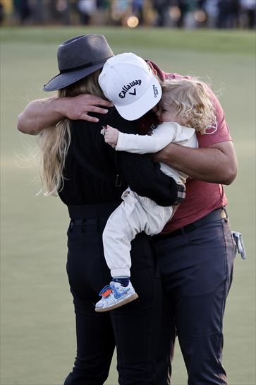 Rahm, pozik, senideekin. Argazkia: EFE. 