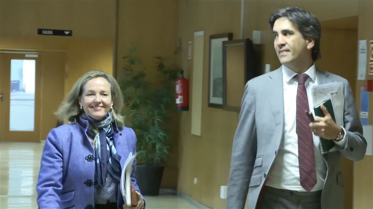 La ministra Nadia Calviño y el secretario de economía Gonzalo García.