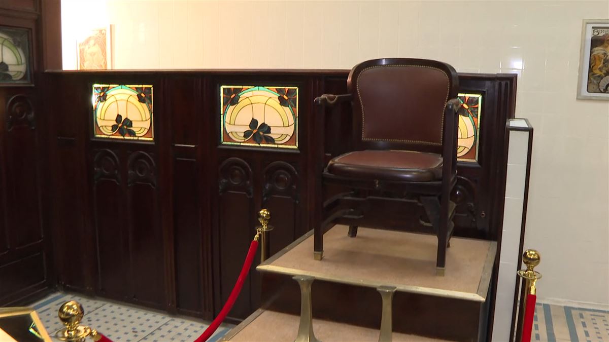 La silla del limpiabotas de los baños de la Madeleine de París. Foto: EITB Media.