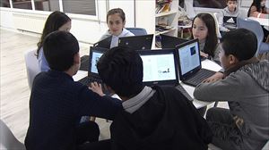 DBHtik aurrera gazte gehienek liburuekiko interesa galtzen dutela atzeman dute ikastetxeetan