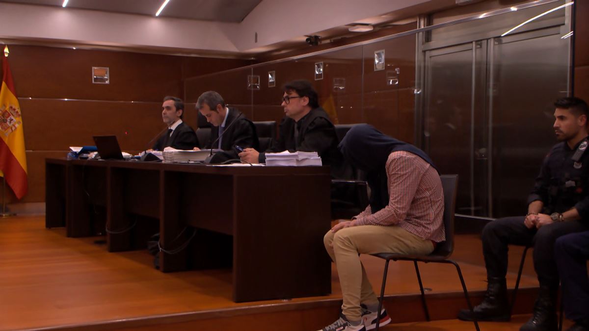 El acusado durante el juicio.