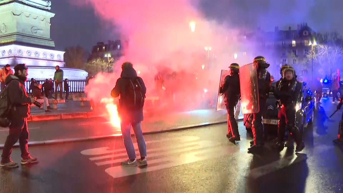 Ehunka manifestarik pentsioen erreformaren aurka protesta egin dute berriro gaur, Parisen.