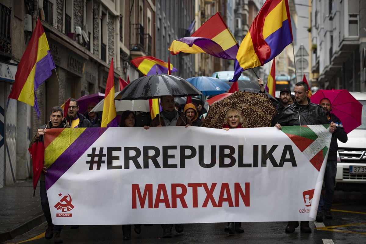 Marcha homenaje a la República, este sábado, en Eibar. Foto: EFE
