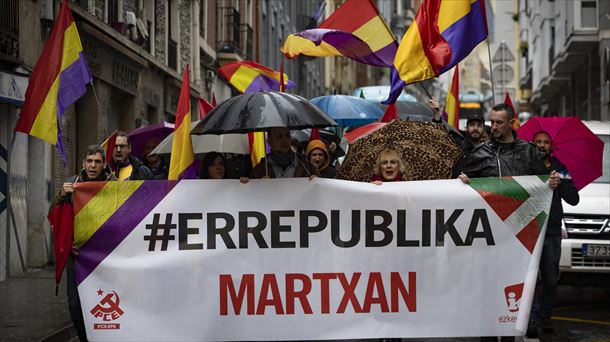 Marcha homenaje a la República, este sábado, en Eibar. Foto: EFE