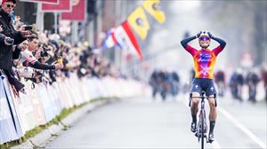 Ane Santesteban, duodécima en la Amstel Gold Race ganada por Vollering