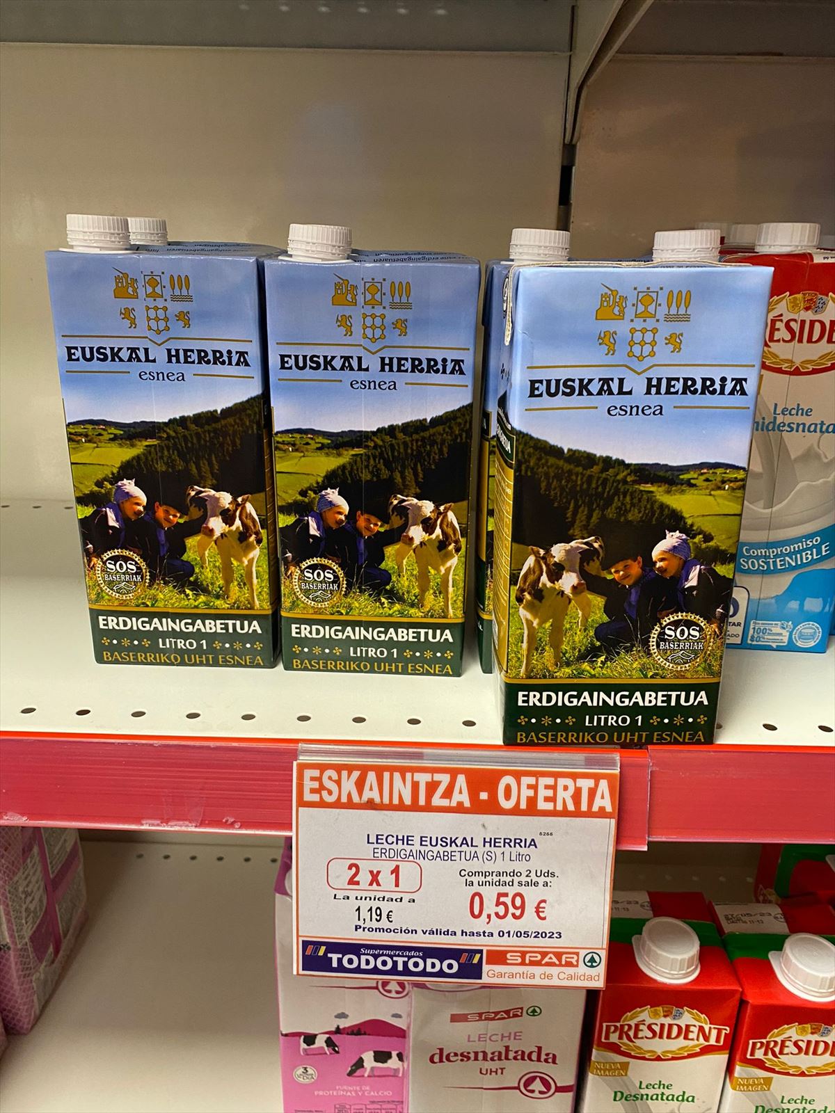 Leche Euskal Herria, al precio establecido por el supermercado. Foto: ENBA