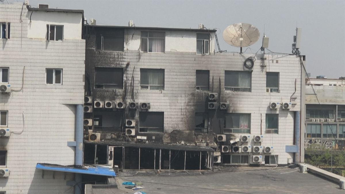 Incendio en el hospital. Imagen obtenida de un vídeo de Agencias.