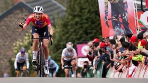 Demi Volleringek Flèche Wallonne klasikoa irabazi du, Ardenetan duen nagusitasuna berretsita