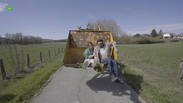 Miren Nogales eta Mikel Pagadi hondeamakina batean