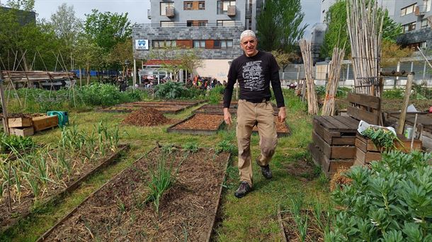 
Iñaki González de Zárate en las huertas comunitarias de LakuaKoLore 
